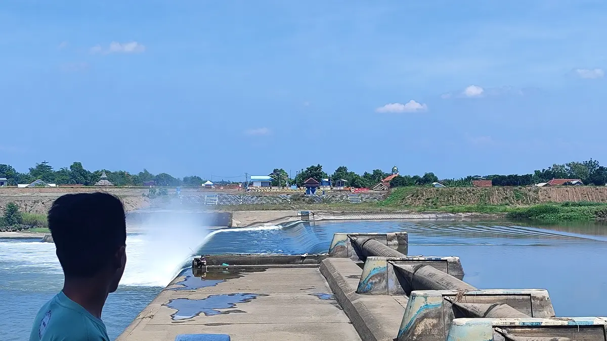BELUM TERTANGANI: Pintu nomor enam Dam Karet Jatimlerek yang jebol bakal dibangun kisdam.