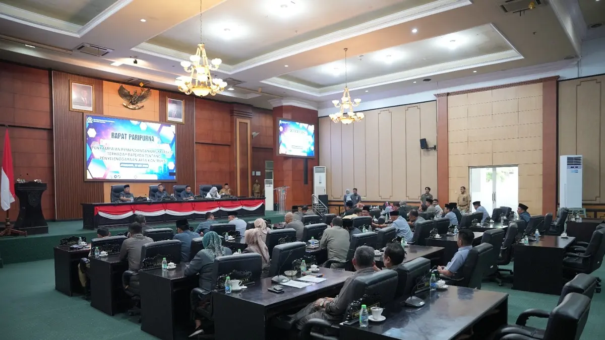 KEBUT: DPRD dan Pemkab Jombang menggelar paripurna Raperda tentang penyelenggaraan jasa konstruksi, Senin (18/5).