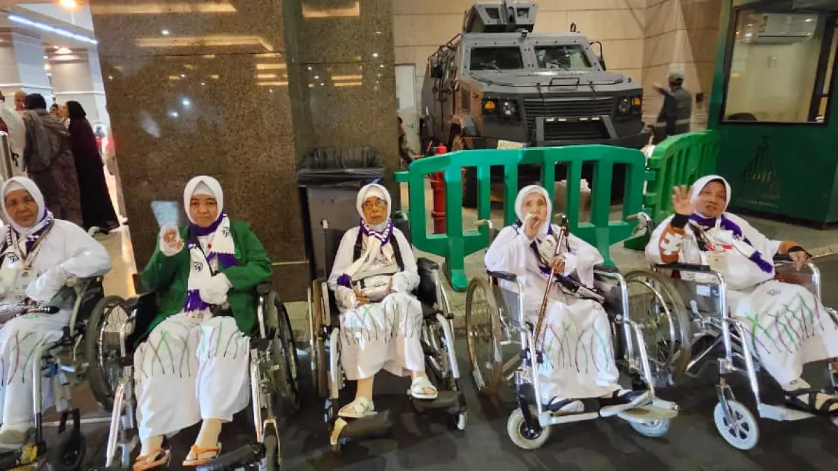 
LANCAR: Jemaah lansia, risiko tinggi (risti) dan disabilitas mendapat pendampingan khusus saat menjalankan ibadah umrah wajib tahap pertama di Tanah Suci.
