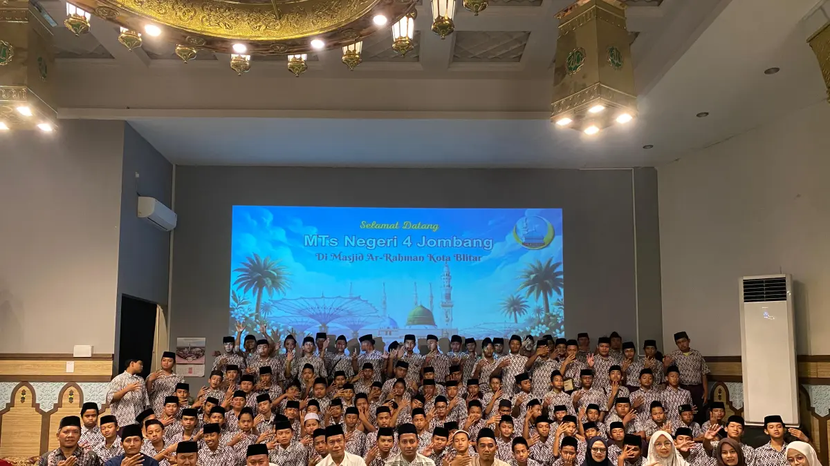 Kegiatan siswa MTsN 4 Jombang dalam kegiatan outing class