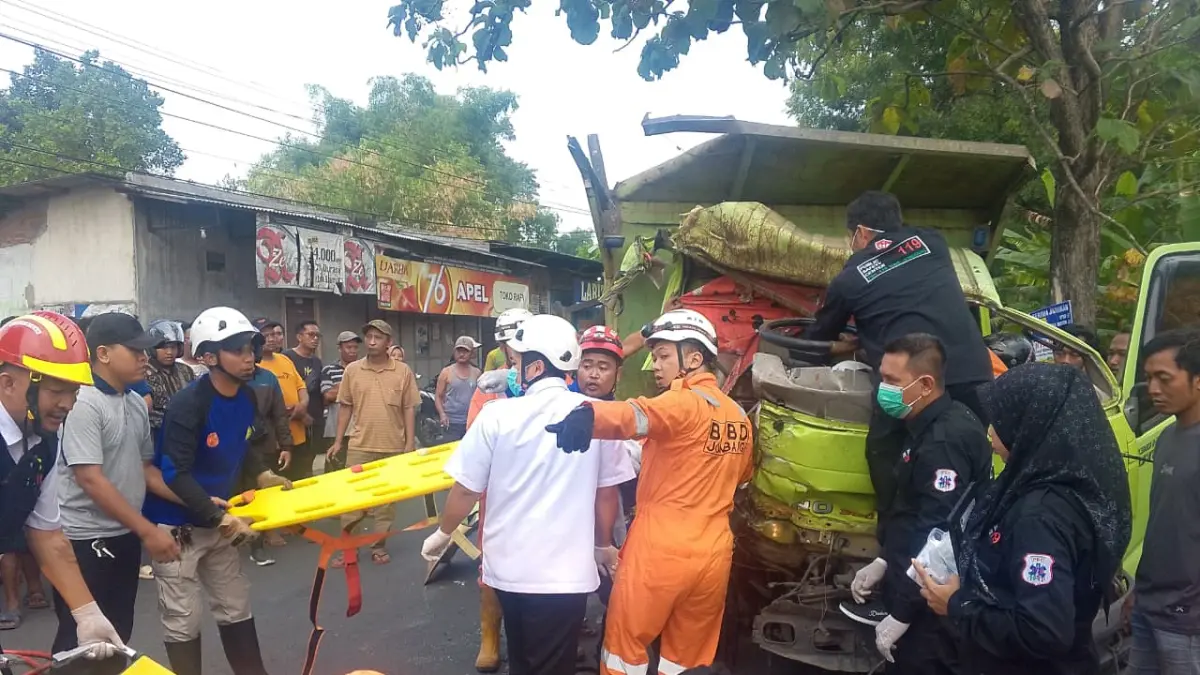 Kecelakaan lalu lintas melibatkan dua truk terjadi di Jalan Raya Dusun Jaten, Desa Jatipelem, Kecamatan Diwek, Kabupaten Jombang, Rabu (20/5)