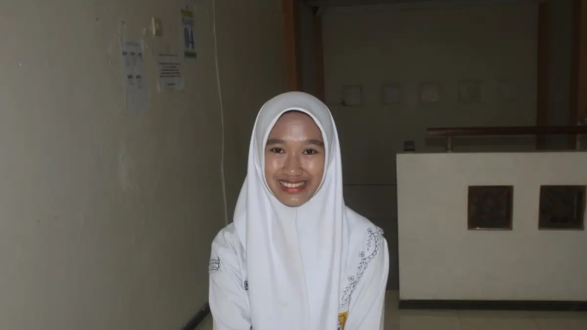 Vina Alyaturahma, Kelas 11-E MA Salafiyah Syafiiyah Tebuireng
