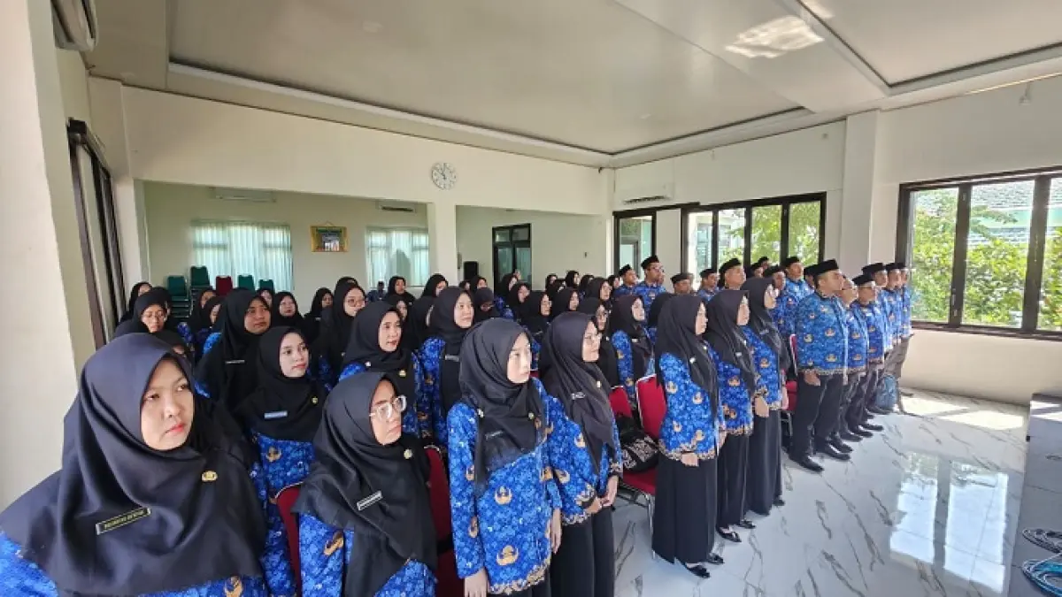 KHIDMAT: Proses pelantikan 73 PNS di Aula Al-Muhajirin Lantai 2 Kantor Kementerian Agama Kabupaten Jombang, Kamis (22/5).