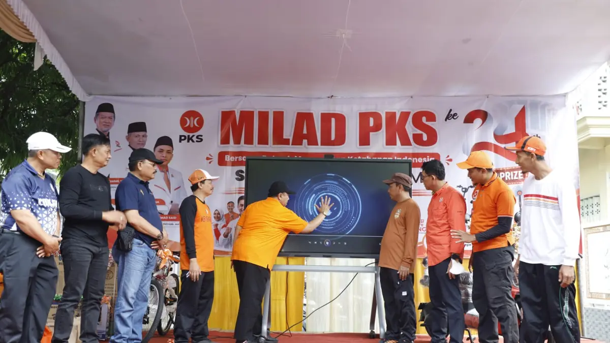 MERIAH: Bupati Jombang Warsubi bersama pengurus DPD PKS Jombang melaunching platfrom digital tokojombang.com, Minggu (24/5).