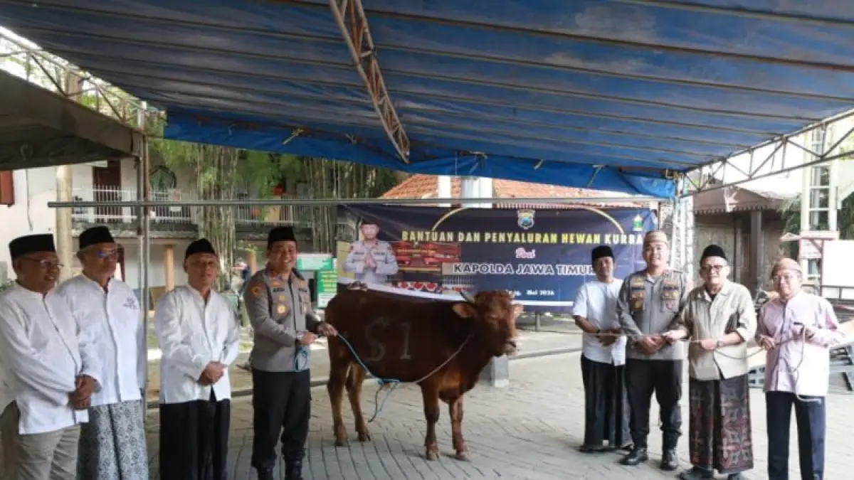 Kapolres Jombang Serahkan Sapi Kurban ke Dua Ponpes 