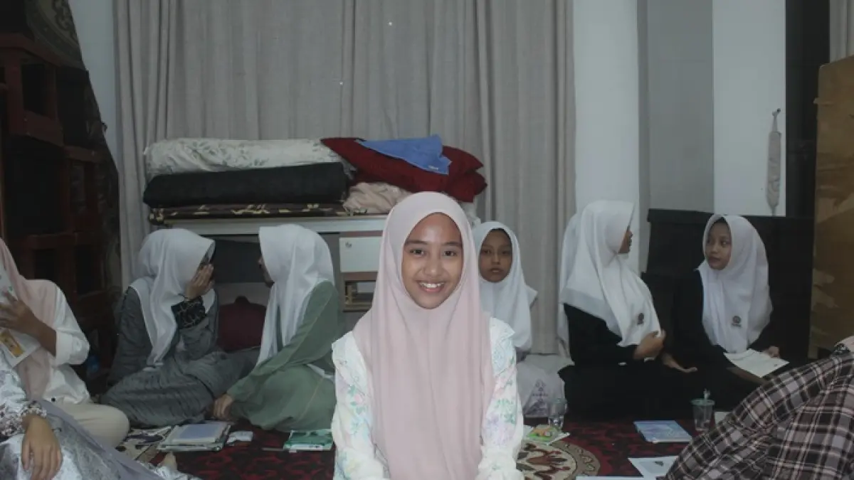  Fiza Afkarina, Santriwati PP Al-Madienah, Denanyar, Jombang