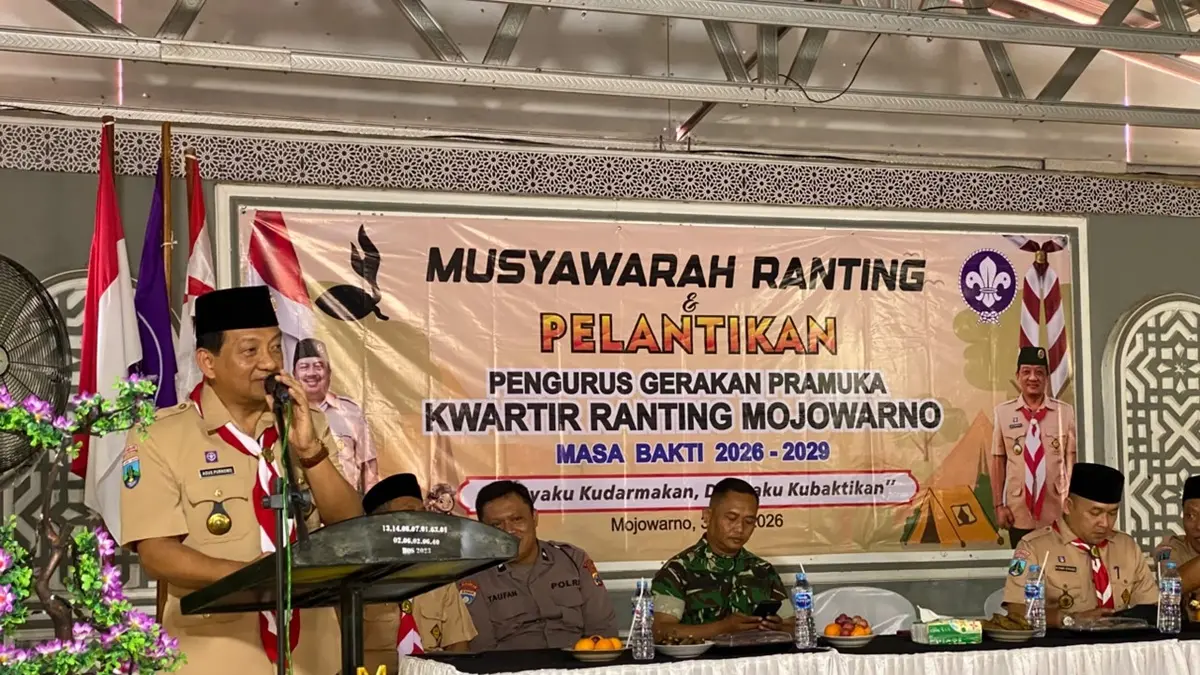 TELADAN: Sekretaris Daerah Kabupaten Jombang, Agus Purnomo, menghadiri pelantikan Pengurus Kwartir Ranting (Kwaran) Gerakan Pramuka Mojowarno masa bakti 2026-2029 di Aula SMP Negeri 2 Mojowarno, Rabu (3/6).