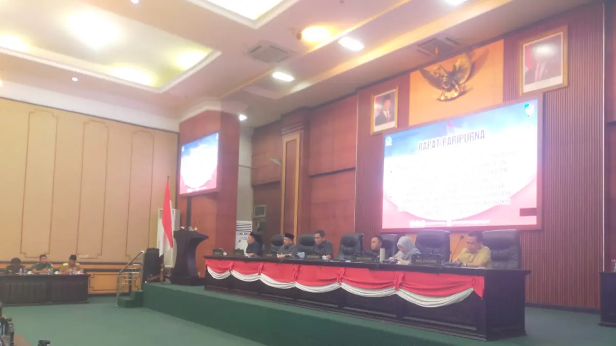 SERIUS: DPRD Jombang menggelar Paripurna Pertanggungjawaban APBD 2025 Rancangan Peraturan Daerah (Raperda) tentang Pertanggungjawaban Pelaksanaan APBD Tahun Anggaran 2025, Senin (8/6).