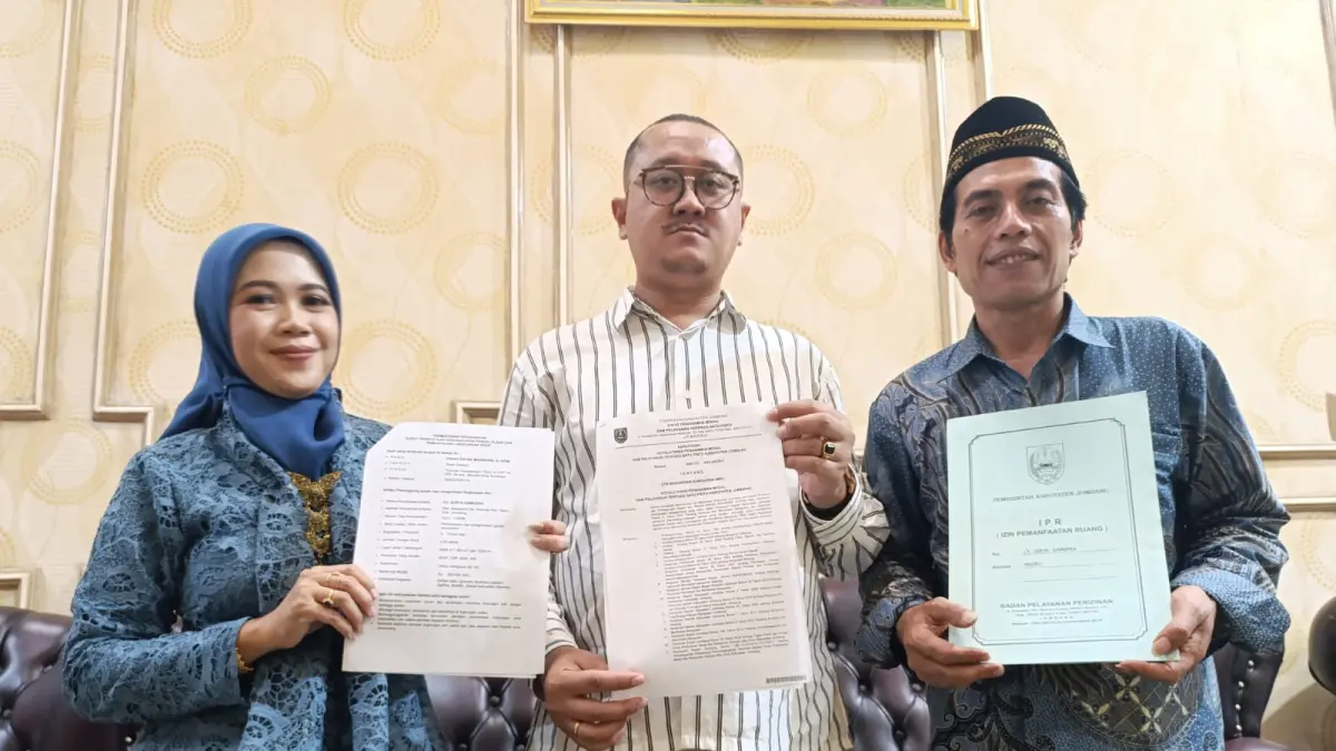 LENGKAP: Kuasa Hukum CV Surya Samudra menunjukan dokumen perizinannya, Jumat (12/6).