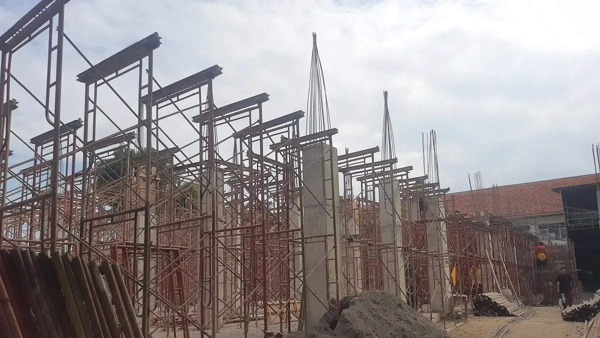 DIKERJAKAN: Proses pembangunan MAN 1 Jombang melalui program SBSN 