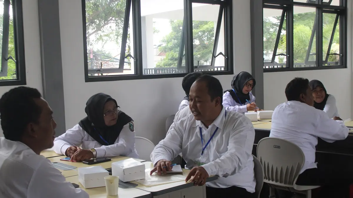 SERIUS: Guru SD mengikuti pelatihan BCKS di SMPN 1 Jombang, Jumat (21/11).