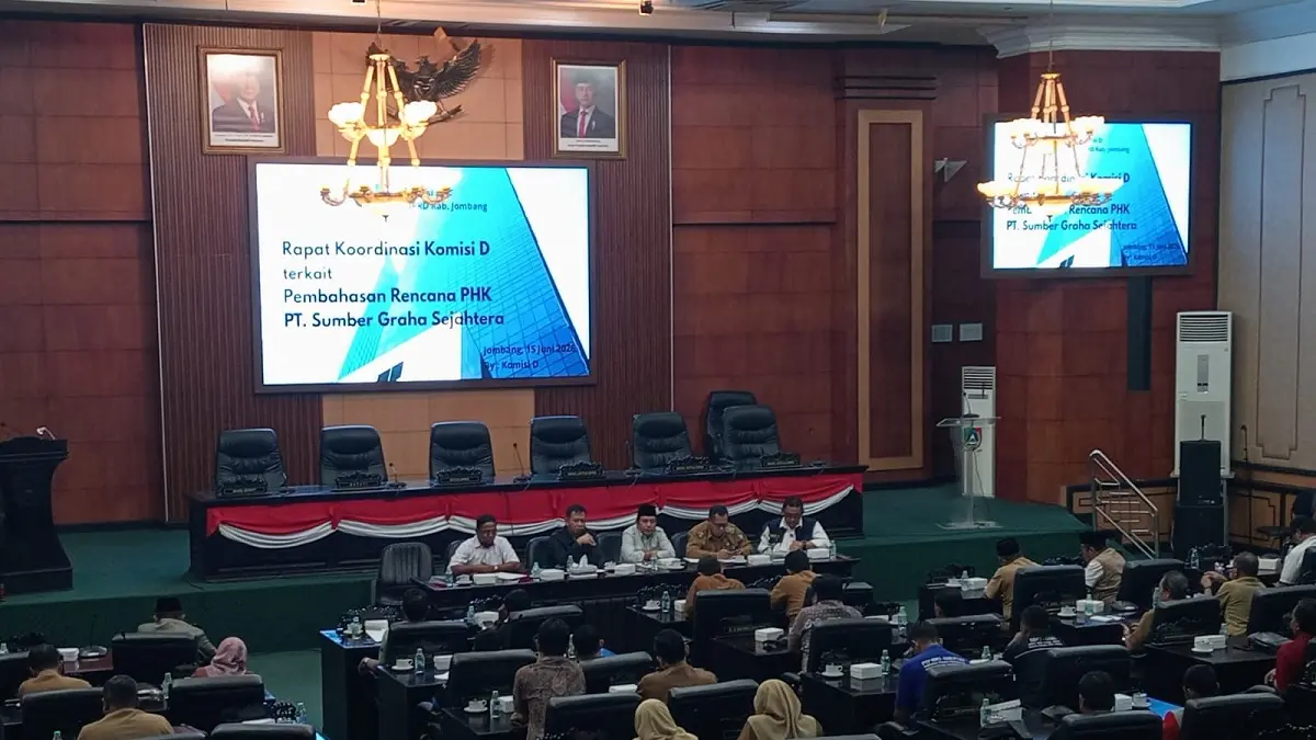 
CARI SOLUSI: DPRD Jombang  menggelar audiensi buntut rencana PHK massal PT SGS Diwek, Senin (15/6).
