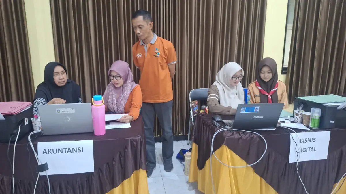 LANCAR: Pelayanan SPMB di SMKN 1 Jombang, (13/6) 