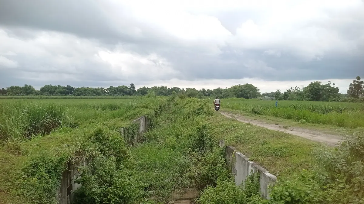 NGANGGUR: Kondisi irigasi Pariterong masih menyisakan persoalan dengan warga.


