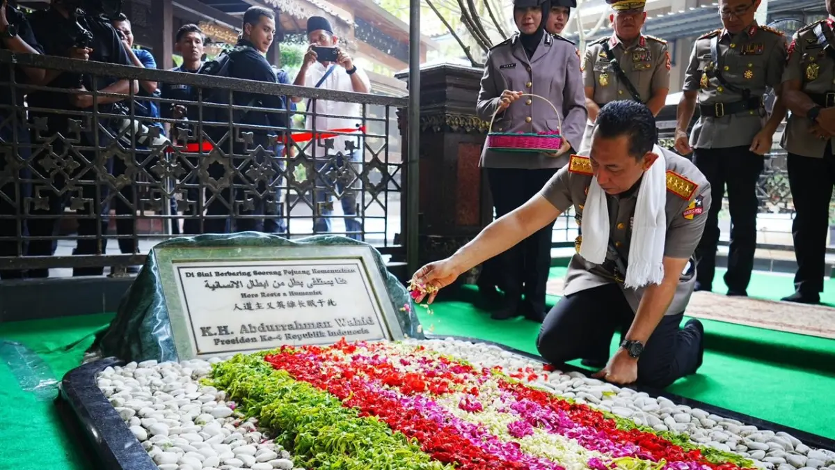 Jenderal Listyo Sigit Prabowo berziarah ke makam Presiden ke-4 Republik Indonesia KH Abdurrahman Wahid atau Gus Dur 