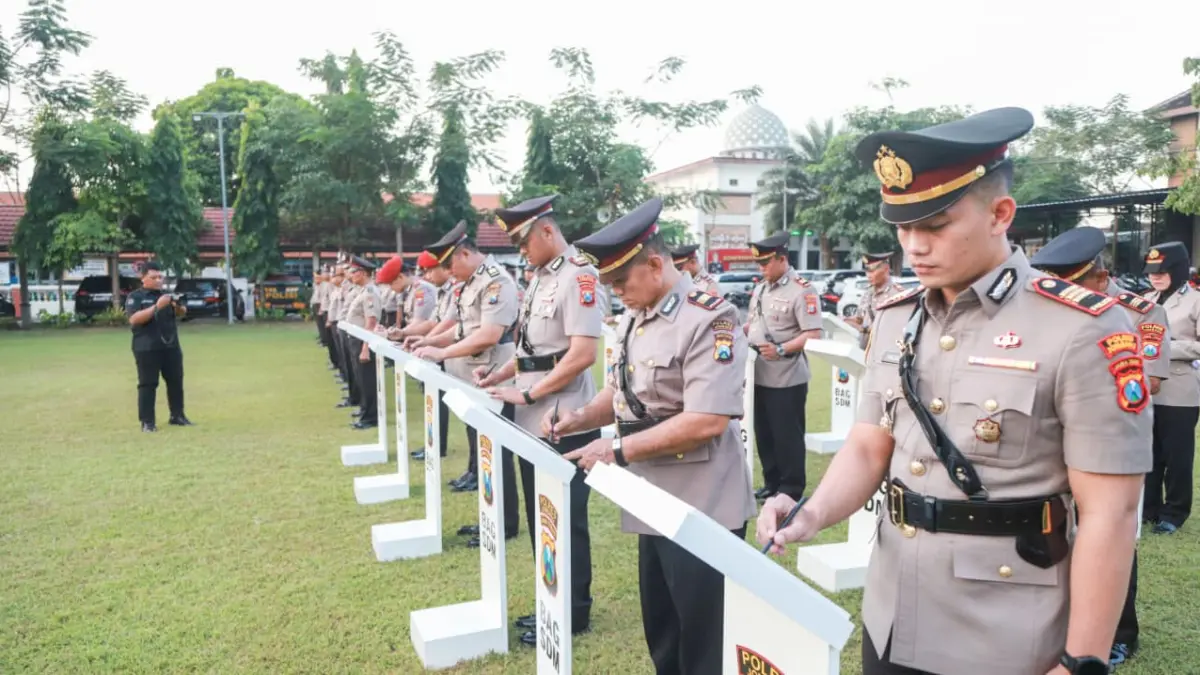 Prosesi sertijab kasatreskrim dan delapan kapolsek di Polres Jombang