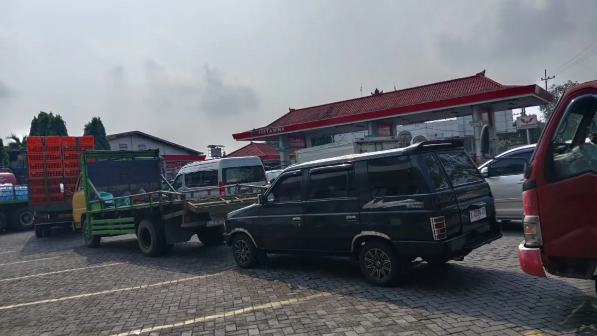  Sejumlah Stasiun Pengisian Bahan Bakar Umum (SPBU) di Kabupaten Jombang mengalami kekosongan stok Pertalite pada Rabu (24/6). 