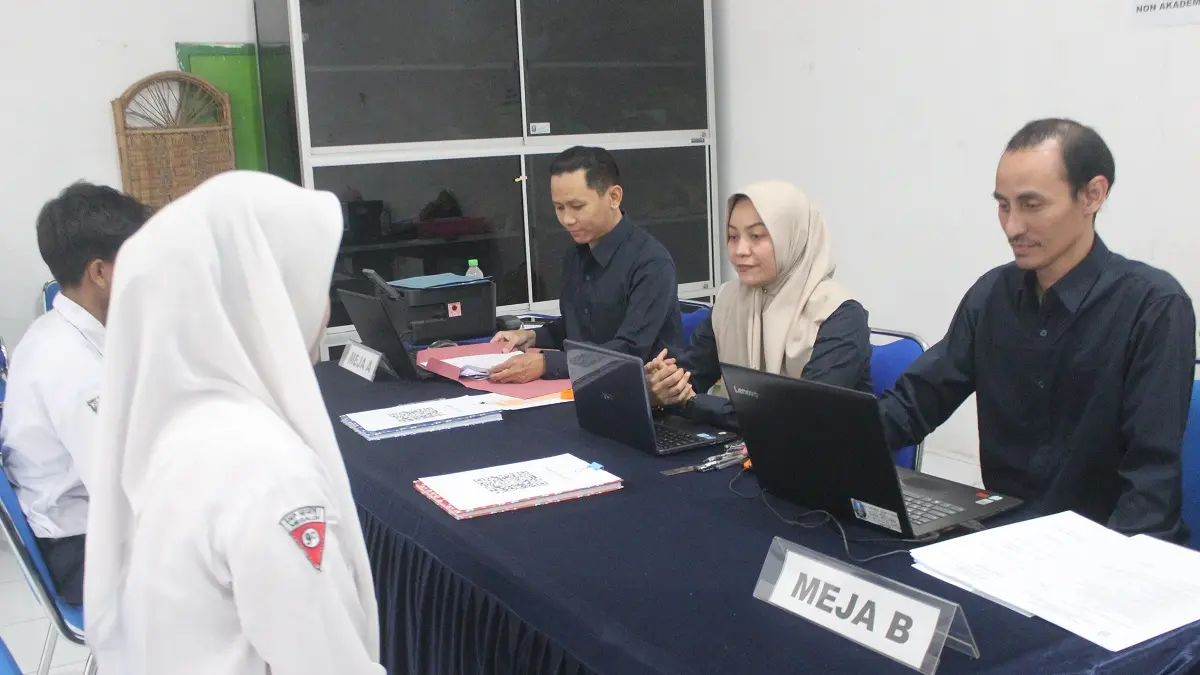 TELITI: Pelayanan SPMB di SMAN 1 Jombang, (23/6). 