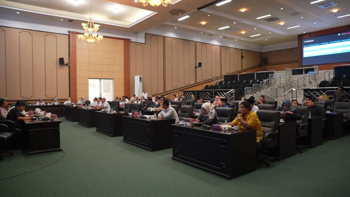 
SERIUS: Banggar DPRD Jombang menggelar rapat awal pembahasan P-APBD 2026, Rabu (1/7).
