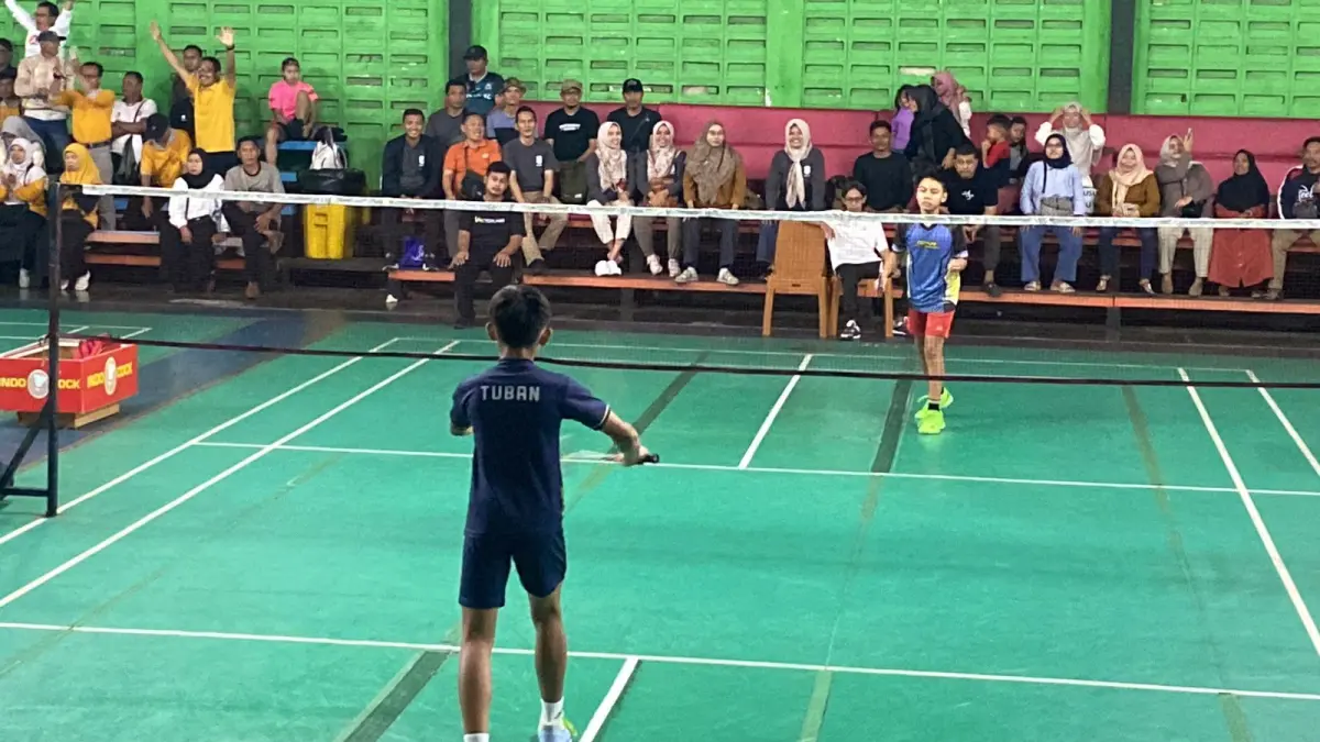 LINCAH: Krisna Bramanta (kanan) dari SDN Jombatan 3 Kecamatan Jombang saat bertanding melawan Tuban, (1/7). 