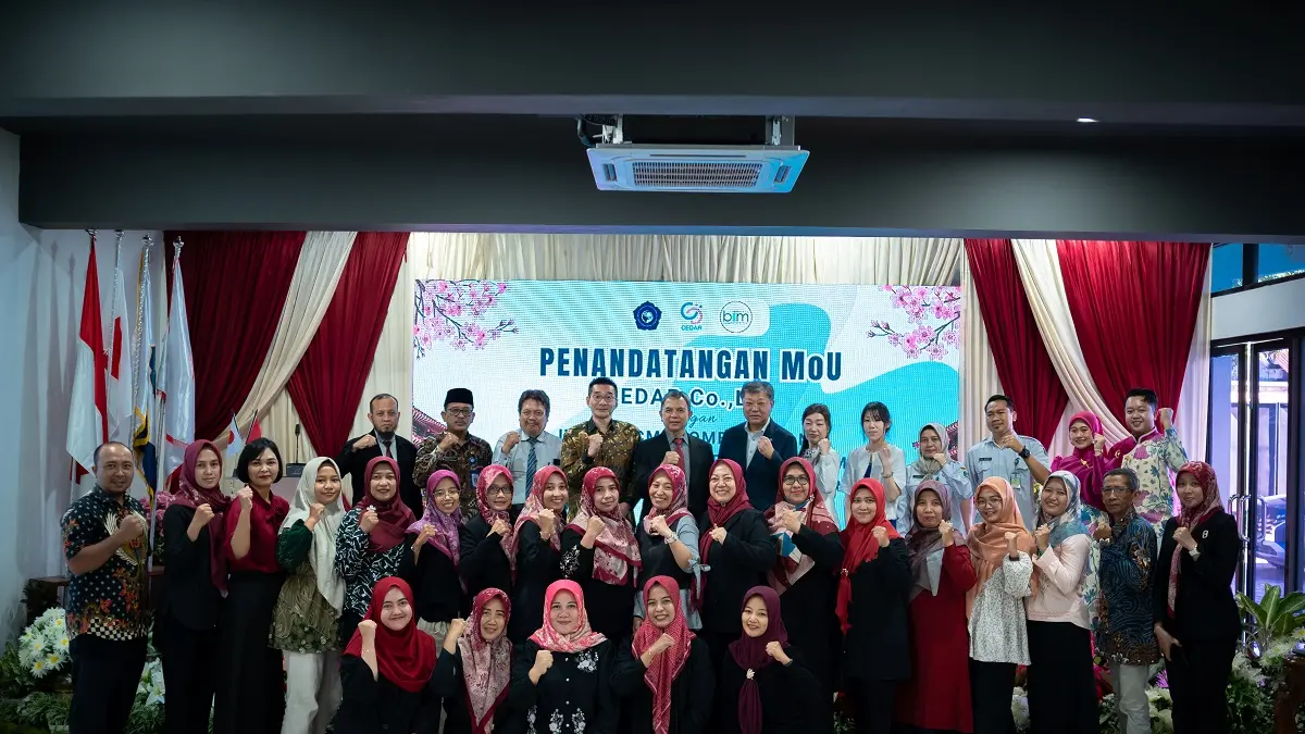 SINERGI: Peserta acara penandatanganan MoU dan peresmian kelas caregiver internasional SMK BIM Jombang.