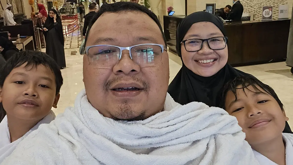 dr Nur Khamidah bersama suami dan kedua anaknya