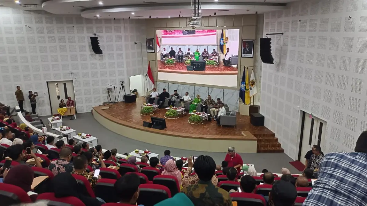Sarasehan Nasional Keluarga Alumni Universitas Jember (KAUJE) bertema Akselerasi Membangun Indonesia dari Daerah: Menakar Sinergi Pusat dan Daerah untuk Kemajuan Bangsa di Gedung Soedjarwo, Universitas Jember, Jumat (3/7/2026).