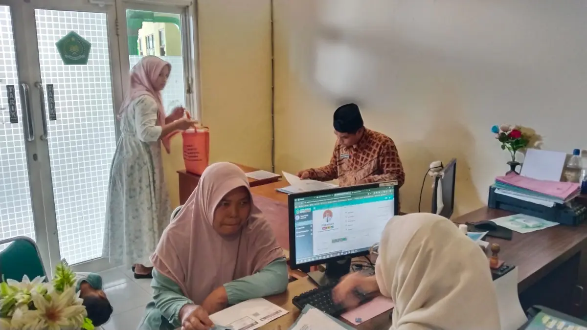 PRIMA: Pelayanan SPMB di MTsN 11 Jombang (15/4). 