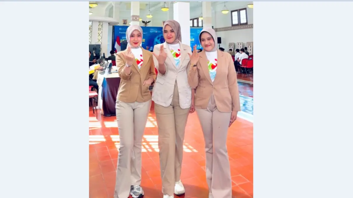 SEMANGAT: Pegawai Bank Jatim saat mengikuti kegiatan QRIS Jelajah Kuliner Indonesia, di De Javasche Bank, Surabaya, Selasa (7/7). 