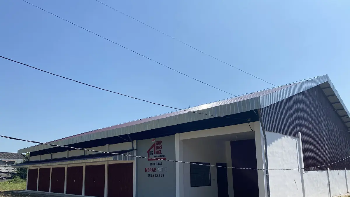 SUDAH SELESAI: Pembangunan KDKMP Desa Kayen Kecamatan Bandarkedungmulyo sudah selesai namun belum beroperasi.