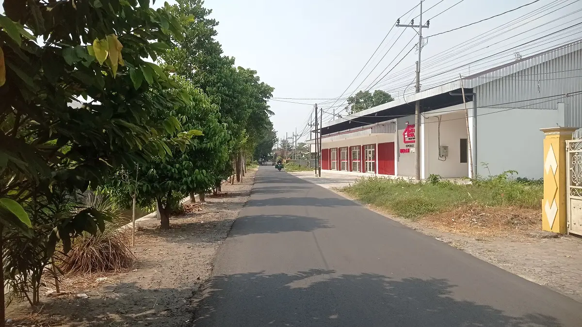 MASIH SEPI: Gerai KDKMP di Desa Tunggrono, Kecamatan Jombang yang sudah beroperasi satu bulan lebih.