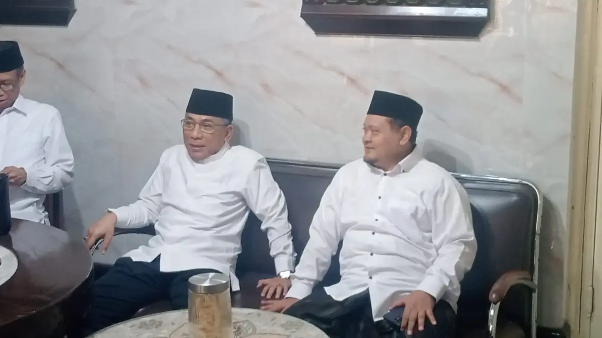 SILATURAHMI: Ketua Umum Pengurus Besar Nahdlatul Ulama (PBNU) KH Yahya Cholil Staquf (Gus Yahya) mengunjungi Pondok Pesantren Bahrul Ulum, Tambakberas, Jombang, Minggu (12/7).