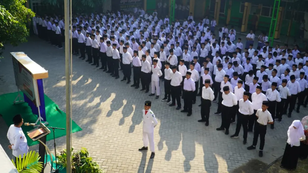 ANTUSIAS: MAN 3 Jombang di lingkungan Pondok Pesantren Bahrul Ulum Tambakberas menggelar Masa Ta