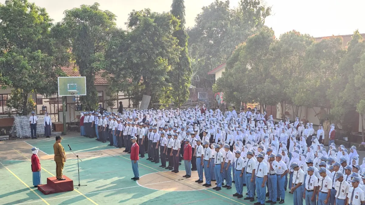 
ANTUSIAS: Sebanyak 214 murid baru SMA Negeri Plandaan mulai menjalani Masa Pengenalan Lingkungan Sekolah (MPLS), Senin (13/7).
