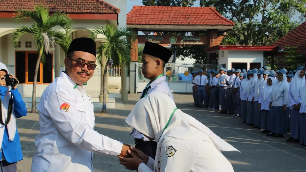 FOKUS: Siswa baru MAN 10 Jombang di Desa Banjarsari, Kecamatan Bandarkedungmulyo mengikuti Matamuda. 