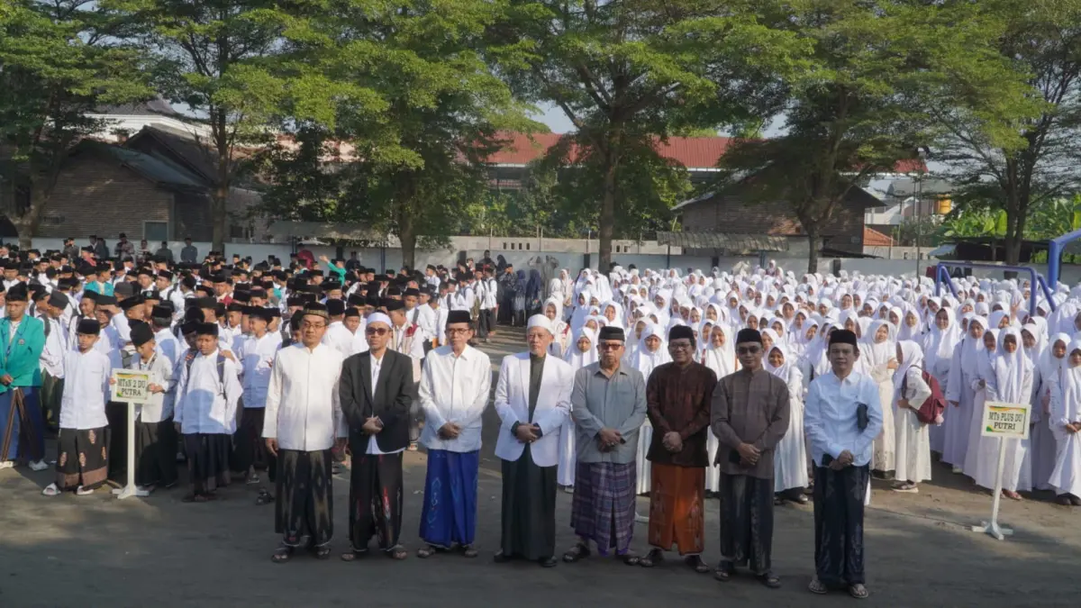 
PERKENALAN: Ratusan peserta didik baru saat mengikuti MATMUDA di MAN 2 Jombang, kemarin (13/7).

