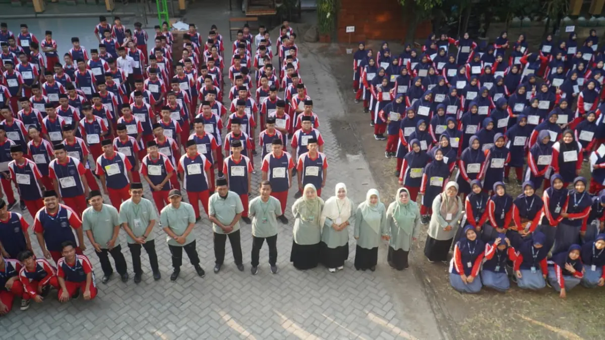 SEMANGAT: Sebanyak 456 murid baru MAN 4 Jombang di Lingkup PP Mambaul Maarif Denanyar mengikuti Masa Ta