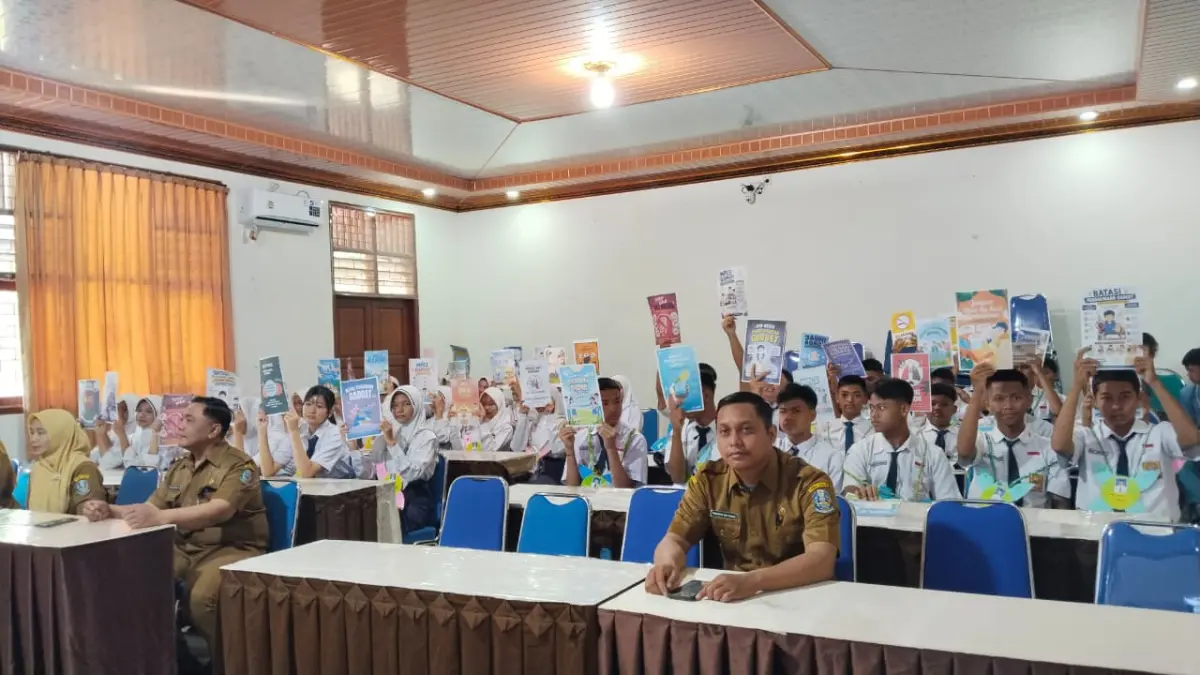 SERIUS: Siswa baru SMAN Ngoro mengikuti MPLS, Senin (13/7).