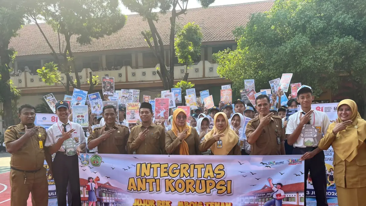 SUKSES: Kegiatan upacara pembukaan MPLS di SMKN Mojoagung, Senin (13/7)