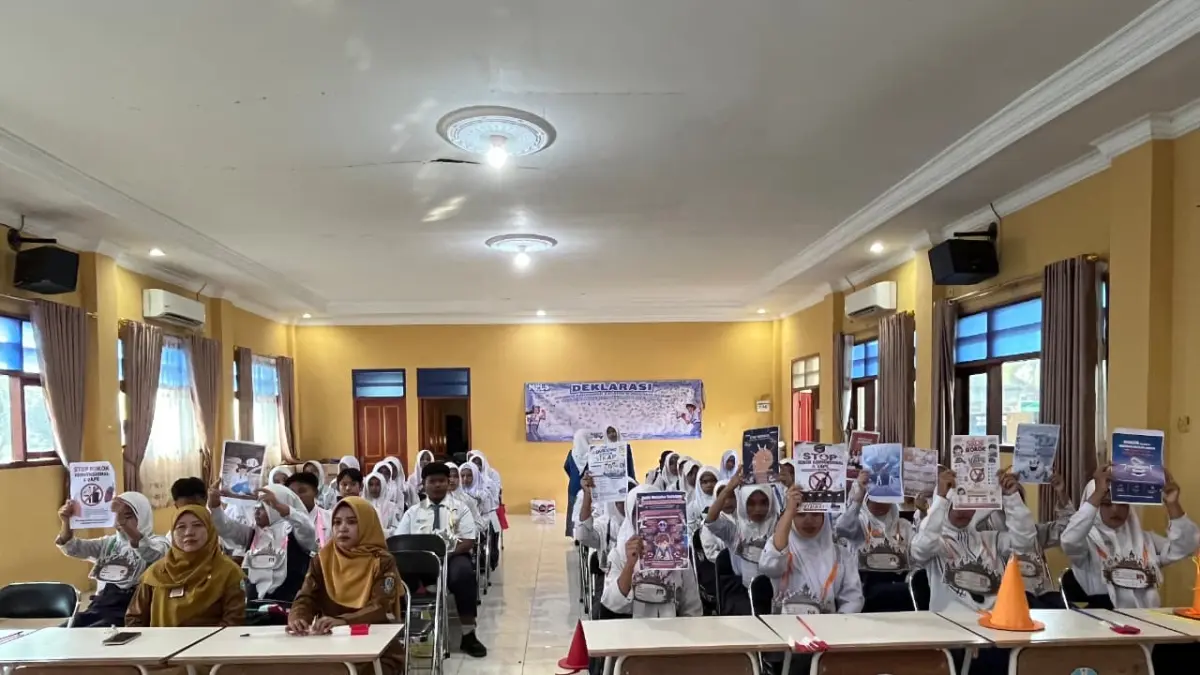 SUKSES: Siswa baru SMAN Bareng mengikuti MPLS hari pertama, Senin (13/7).