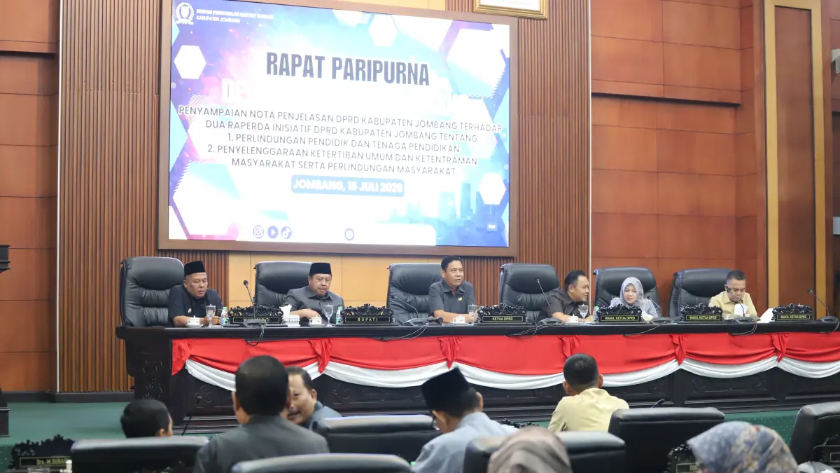 DPRD Jombang menggelar paripurna pembahasan raperda perlindungan guru dan ketertiban masyarakat