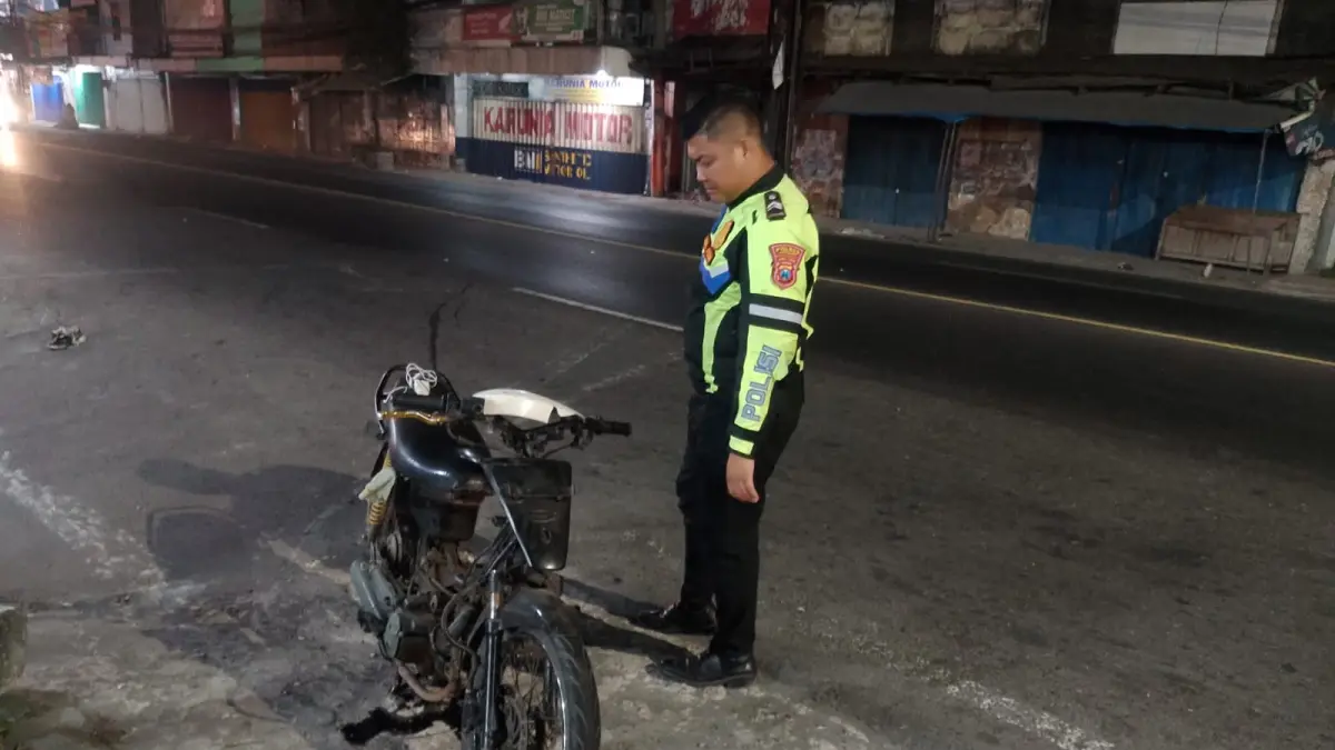 Kondisi motor korban yang ditabrak truk di Mojoagung Jombang