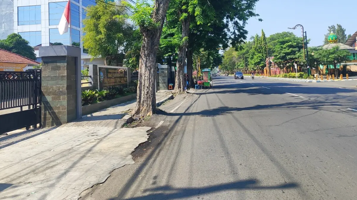 Pemkab Jombang bakal kembali membangun trotoar di Jl Gus Dur tahun ini