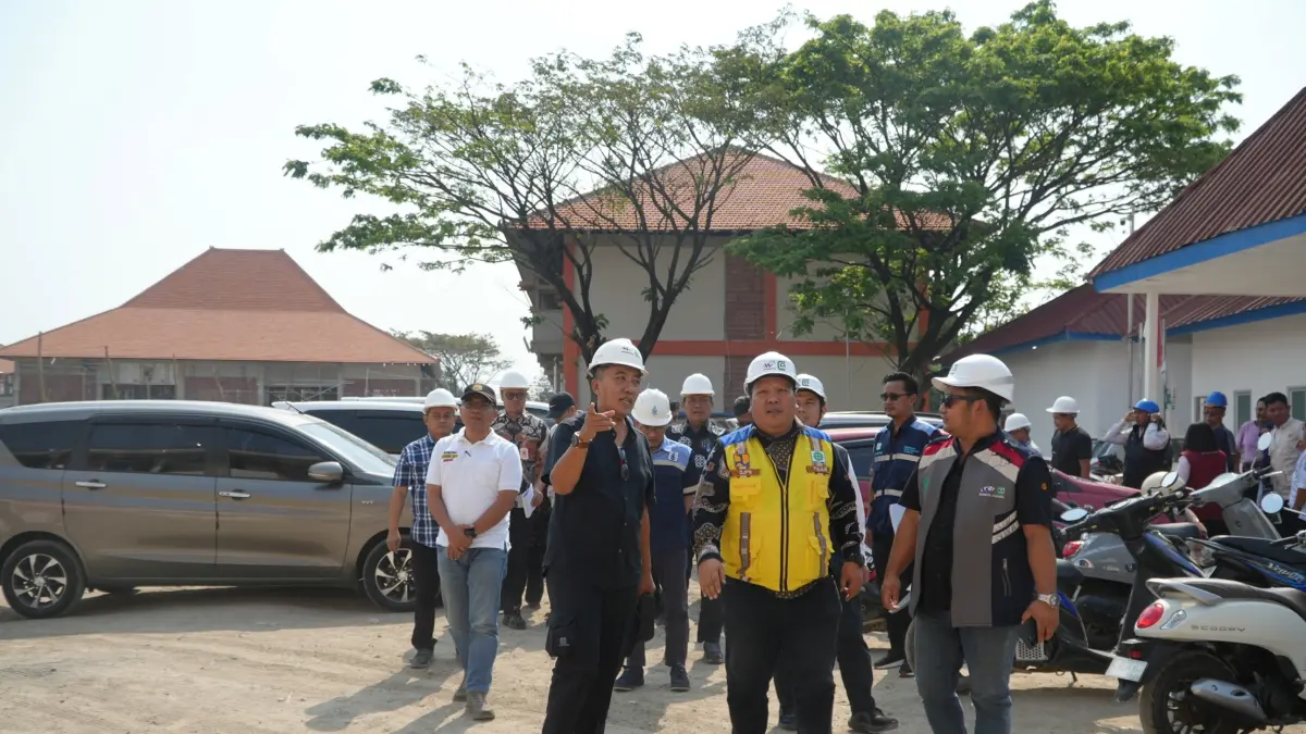 MASIH PROSES: Jajaran Kemensos meninjau pembangunan gedung Sekolah Rakyat Terintegrasi (SRT) 8 Jombang di Desa Tunggorono. 