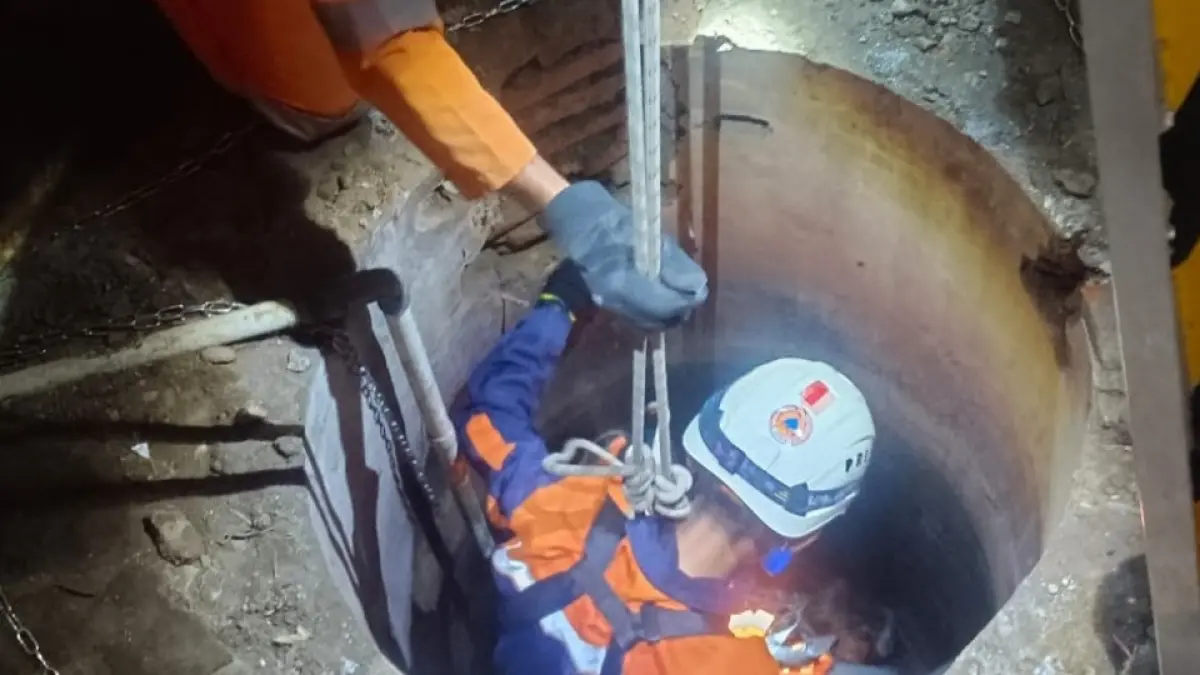Seorang warga berhasil dievakuasi dalam kondisi selamat setelah tercebur ke dalam sumur di Dusun Brodot, Desa Brodot, Kecamatan Bandarkedungmulyo, Sabtu (18/7).