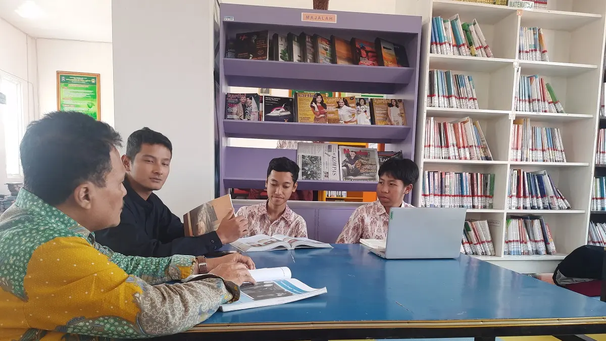 BERPRESTASI: Siswa SMAN 2 Jombang mengikuti pembinaan OSN 2025. SMAN 2 Jombang mendapatkan BOS kinerja kategori sekolah yang memiliki prestasi 2026.
