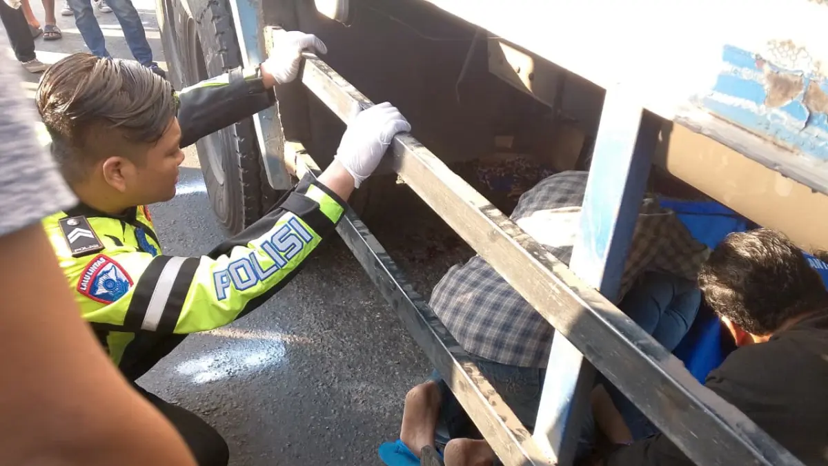 Kecelakaan maut terjadi di jalur arteri nasional Desa Janti, Kecamatan Jogoroto, tepat di depan Kantor Samsat Jombang, Selasa (22/7).&nbsp;
