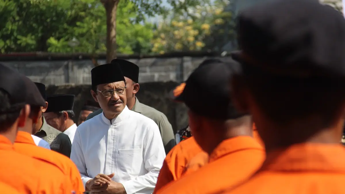 MOTIVASI: Ketua Organizing Committee (OC) Muktamar ke-35 NU, Saifullah Yusuf (Gus Ipul) usai memimpin apel di depan GSG Tambakberas, Rabu (22/7). 

