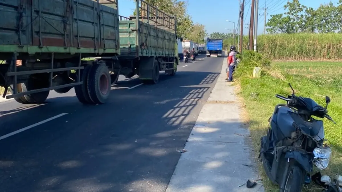 Kecelakaan maut terjadi di Jalan Raya Desa Gempollegundi, Kecamatan Gudo, Rabu (22/7). 