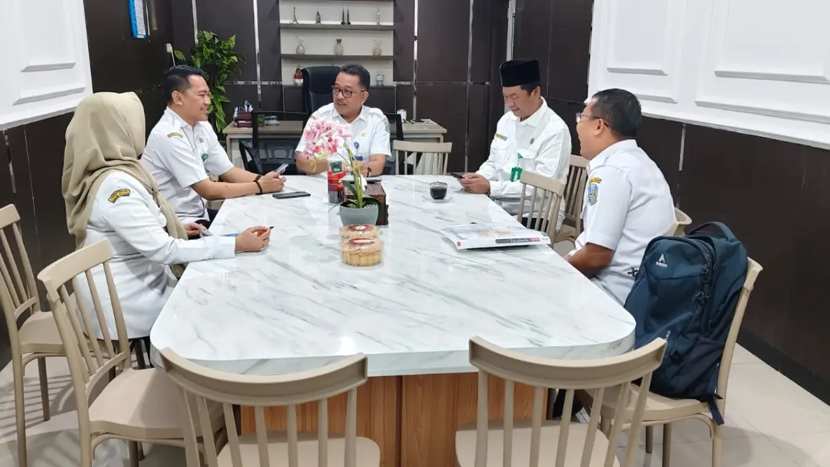 KOORDINASI: Cabang Dinas Pendidikan Wilayah Kabupaten Jombang melakukan rapat koordinasi bersama Kepala Sekolah Rakyat, Rabu (22/7)